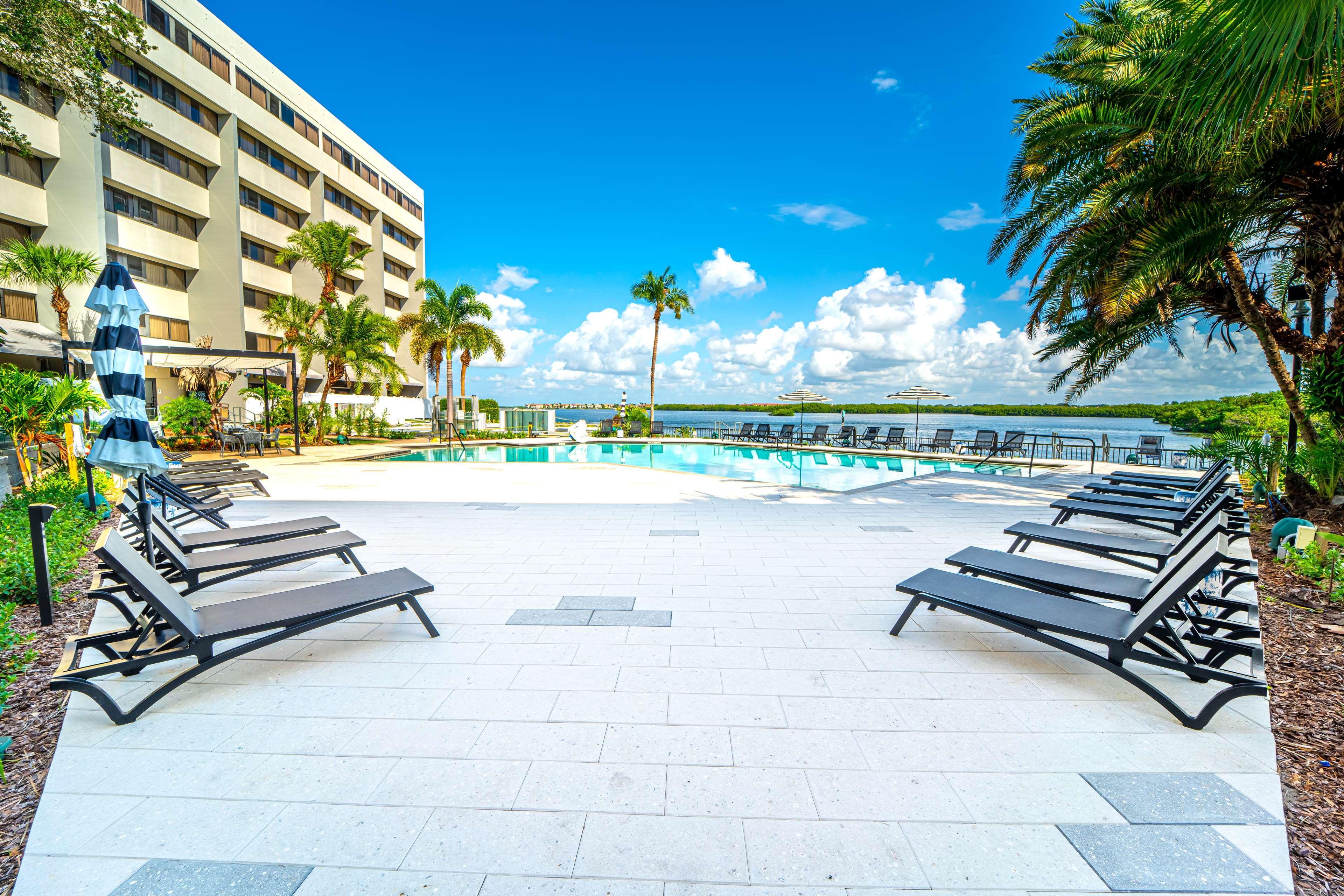 Doubletree By Hilton Tampa Rocky Point Waterfront Hotel Bagian luar foto