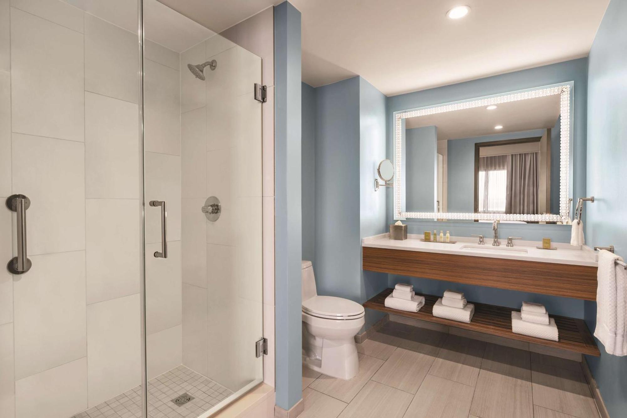 Doubletree By Hilton Tampa Rocky Point Waterfront Hotel Bagian luar foto
