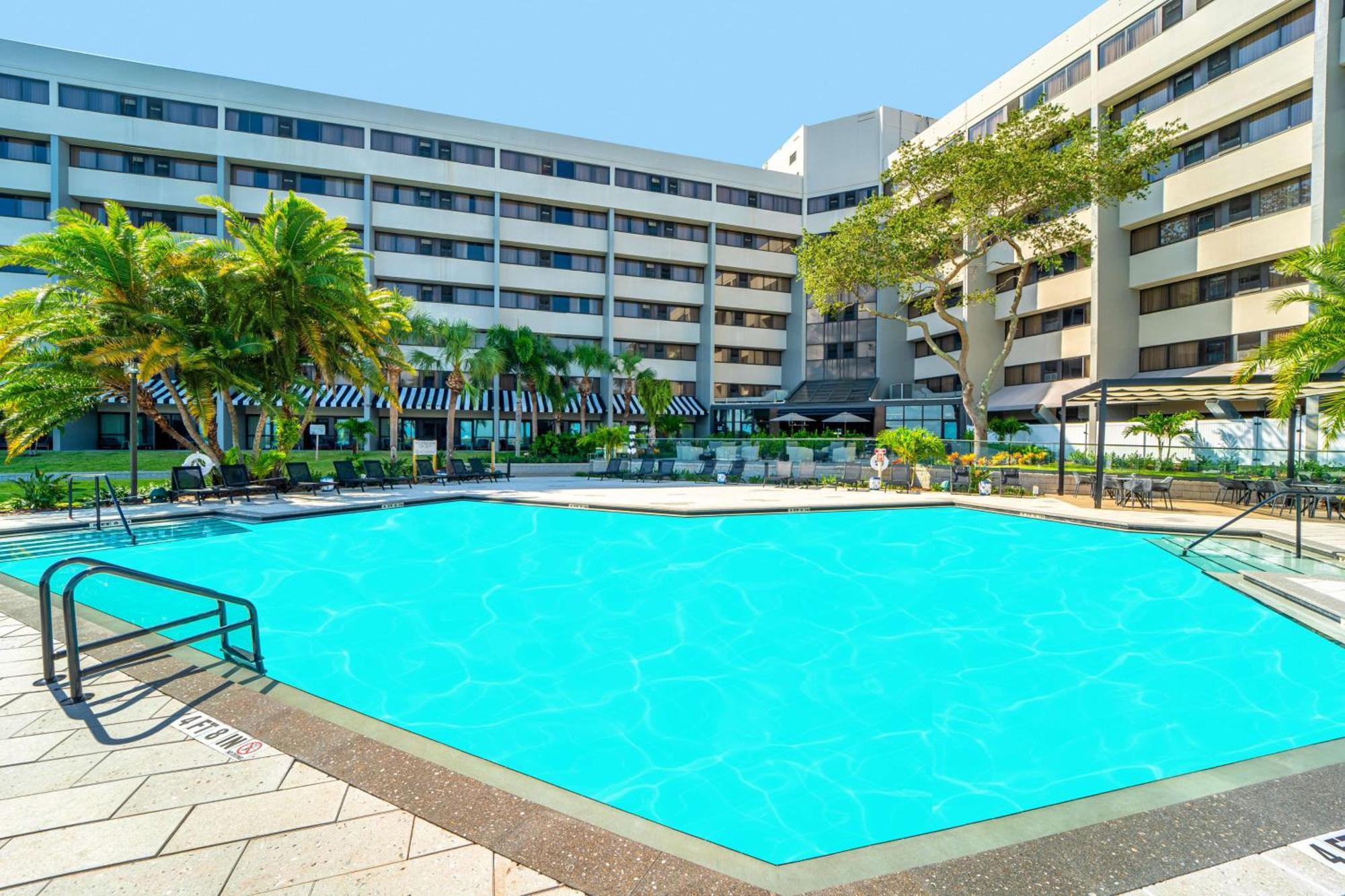 Doubletree By Hilton Tampa Rocky Point Waterfront Hotel Bagian luar foto